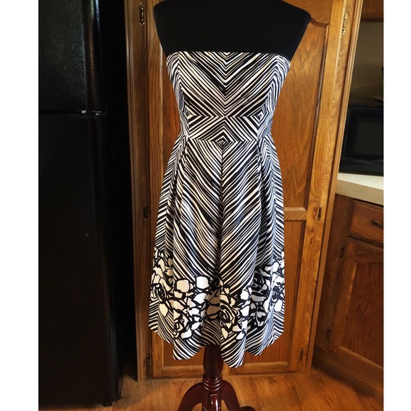 White House Black Market Dresses & Skirts - WHBM Silk Strapless Dress Size 4